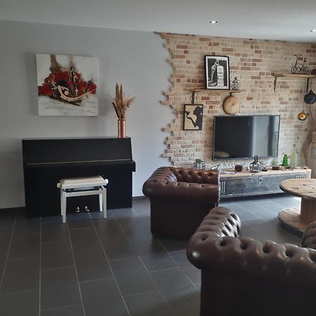 פלורי Maison De Village Avec Sa Charmante Petite Cour Interieure מראה חיצוני תמונה