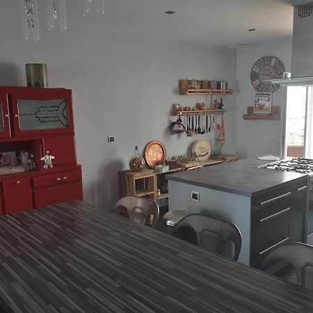 פלורי Maison De Village Avec Sa Charmante Petite Cour Interieure מראה חיצוני תמונה